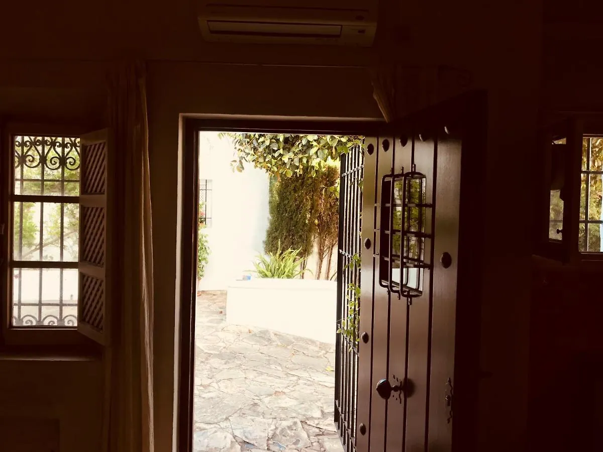 Lovely Studio In Marbella Close To Puente Romano Appartement